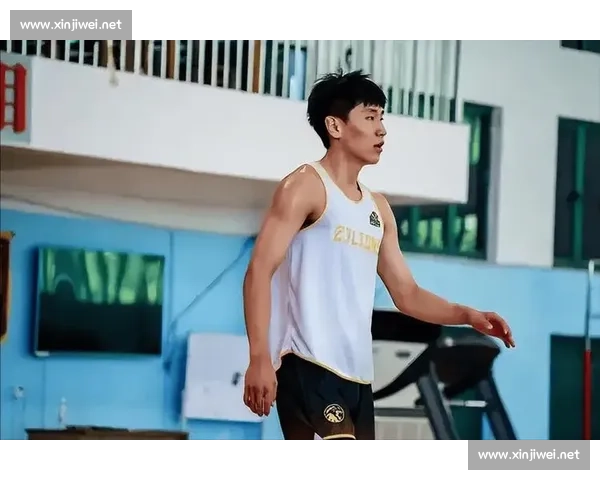 崔新泉高效 14+4 助率队取胜 能攻善传尽显全能身手